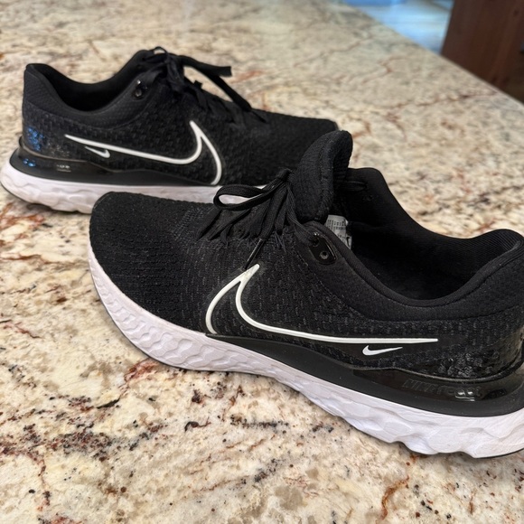 Nike men’s react Infiniti run flynit 2 Black White Running Shoes size 12 comfort - Picture 1 of 7